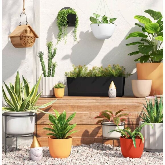 ROOM ESSENTIALS 2pc Self-Watering Wall Half-Circle Indoor Outdoor Planter Pots 8 - Picture 5 of 5